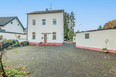 Hofansicht - Mehrfamilienhaus, Wohnhaus mit 182,00 m² in Königswinter zum Kaufen