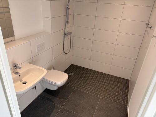 Badezimmer - Dachgeschoßwohnung mit 20,35 m² in Bonn zur Miete