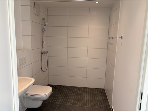 Badezimmer - 1 Zimmer Dachgeschoßwohnung in Bonn