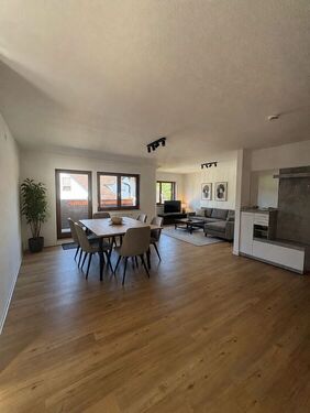 Wohnen-Essen - - Kurzfristig beziehbare, renovierte 3-4-Zimmer Maisonette-Wohnung in Murrhardt! -
