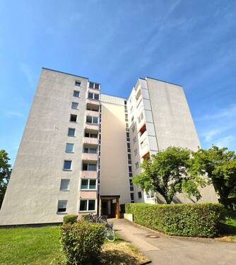 Hauseingangsansicht - Etagenwohnung mit 95,00 m&sup2; in Böblingen zum Kaufen