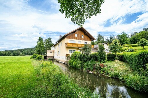 Aussenansicht - 27 Zimmer Mehrfamilienhaus, Wohnhaus in Arnschwang