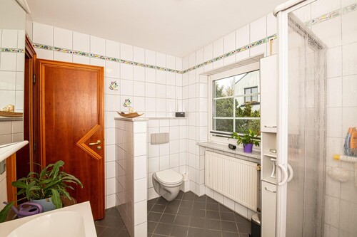 OG_Kinder Bad_mit_Dusche - 