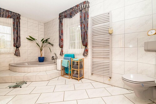 OG_Bad_mit_Wanne_und_Dusche - 