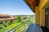 OG_Wohnzimmer_mit_Zugang_zum_Balkon(3) - 