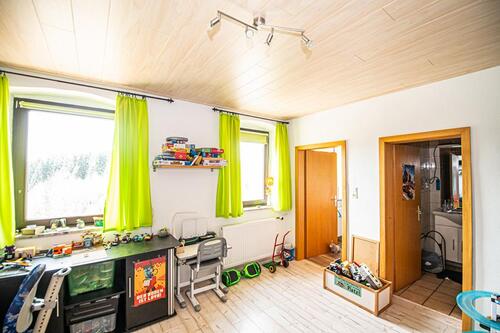 EG_Kinderzimmer_1_mir_Dusche_und_WC (2) - 