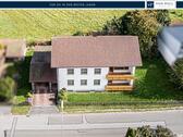 Aussenasicht - Familienfreundliches Zweifamilienhaus in ruhiger Lage