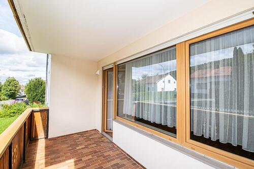 EG_Wohnzimmer_mit_Zugang_Balkon (1) - 