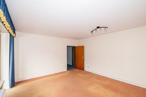 OG_Wohnzimmer_mit_Zugang_Balkon (2) - 