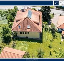 Charmantes Zweifamilienhaus mit drei Garagen und großem Garten - Kötzting