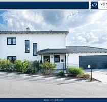 Neuwertiges Einfamilienhaus mit Kamin, PV-Anlage und Energieeffizienz A+ - Cham / Vilzing