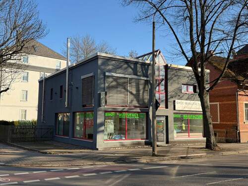 Straßenansicht - Modernes Wohn-Geschäftshaus in sehr günstiger Lage