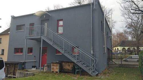 Hinteransicht mit Zugang Wohnung.jpg - 