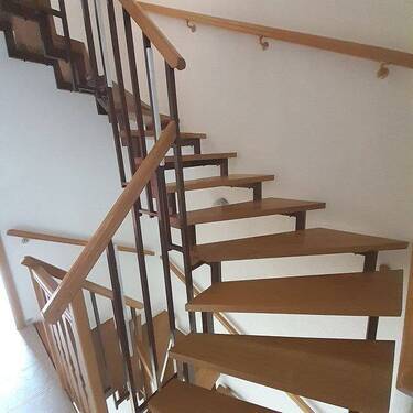 Treppe ins DG.jpg - 