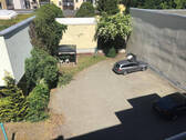 Blick in den Hof und Parkplatz.jpg - 3 Zimmer 3- Zimmer in Zwickau