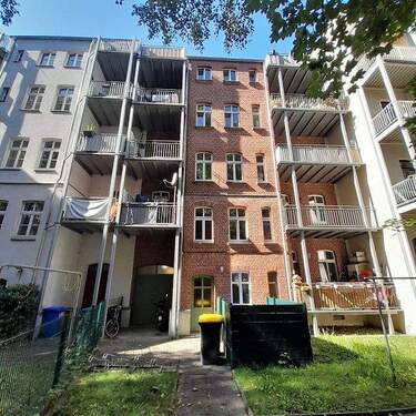 Hinteransicht.jpg - 9 Zimmer Etagenwohnung zum Kaufen in Zwickau