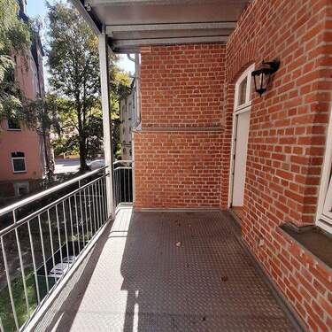 überdachter Balkon Einheit 1.OG.jpg - Etagenwohnung mit 198,00 m&sup2; in Zwickau zum Kaufen