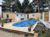 Blick zum Poolbereich.jpg - 6 Zimmer Einfamilienhaus zum Kaufen in Altenburg