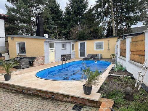 Blick zum Poolbereich.jpg - 6 Zimmer Einfamilienhaus zum Kaufen in Altenburg