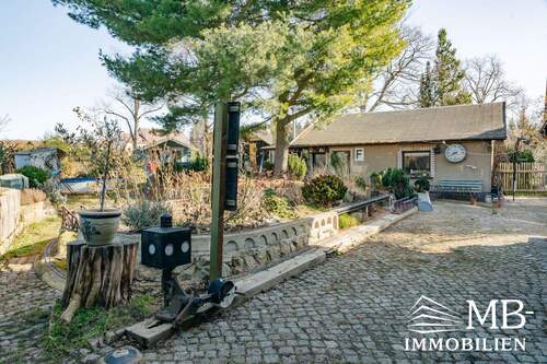 Blick zum Gartenhaus.jpg - Einfamilienhaus mit 130,00 m&sup2; in Lichtentanne zum Kaufen