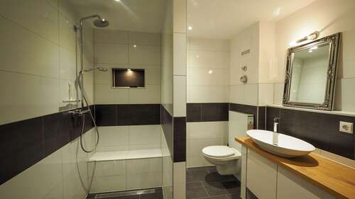 Badezimmer - 2.5 Zimmer Erdgeschoßwohnung in Freiberg am Neckar