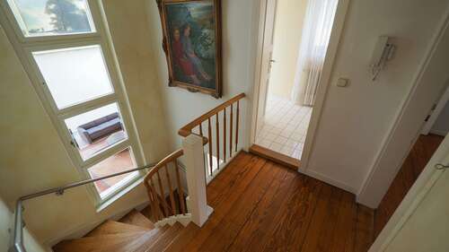 Treppenhaus - 6 Zimmer Einfamilienhaus in Pforzheim