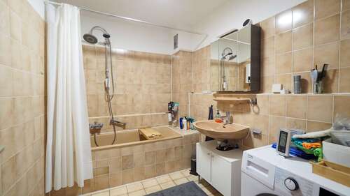 Bad - 2.5 Zimmer Dachgeschoßwohnung zum Kaufen in Tamm