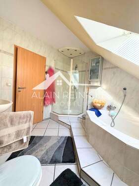 Bad mit Wanne & Dusche - 