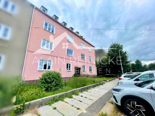Hausansicht - 3 Räume mit Loggia, Stellplatz & 50m2 beheizter Dachkammer + 15m2 Keller