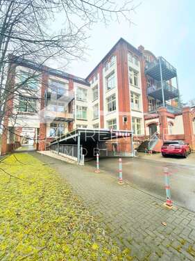 Hausansicht vorn mit TG-Einfahrt - 