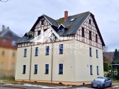 Straßenansicht - 13 Zimmer Mehrfamilienhaus, Wohnhaus zum Kaufen in Oelsnitz