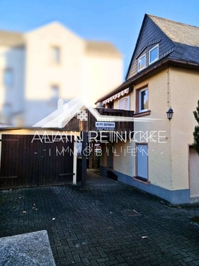 Garage, Stellplätze _ Balkon - 5 Zimmer Einfamilienhaus in Burkhardtsdorf