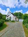 Einfahrt_Garage_Haus_Parkplätze - kleines Juwel zum Wachküssen in Siegmar-Reichenbrand
