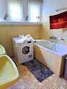 Bad mit Wanne _ Fenster _ Doppelwaschbecken - 