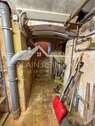 Durchgang zu anderen Kellern - 