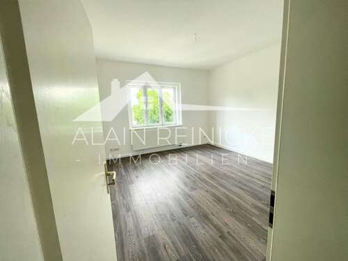 Zimmer 3 (2) - 