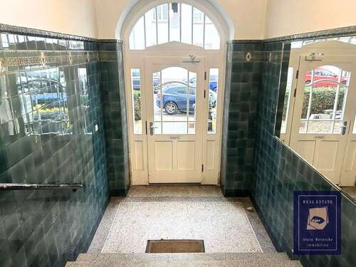 Hauseingang - große 2 RW aufm Kaßberg - 140.000,00&nbsp;EUR Kaufpreis, ca.&nbsp; 81,59&nbsp;m&sup2;&nbsp;Wohnfl&auml;che