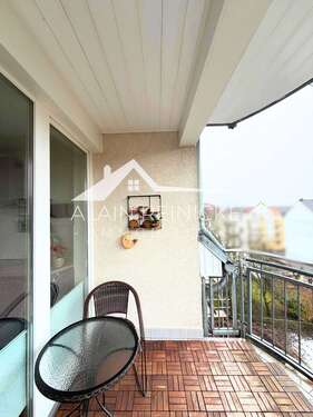 Balkon mit neuem Geländer _ Decke - 