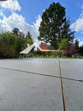 Terrasse & kleiner Gartenanteil - 