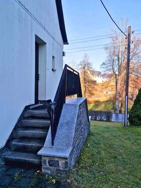 Hauseingang mit Blick zum Schloß - 