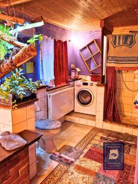Bad mit Wanne und Dusche - 