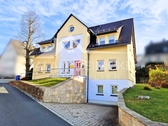 Hausansicht (2) - Zwei Familien auf 2 Etagen (OG+DG)