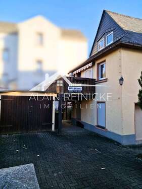 Garage, Stellplätze _ Balkon - 5 Zimmer Einfamilienhaus in Burkhardtsdorf