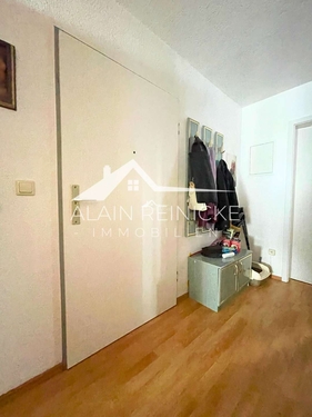 Wohnungstür im Flur - 3 Zimmer Erdgeschoßwohnung in Chemnitz