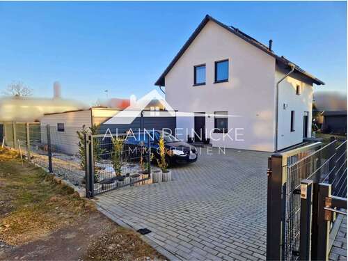 Parkplätze - 5 Zimmer Einfamilienhaus in Limbach-Oberfrohna