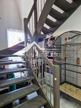 Blick unter die Treppe - 