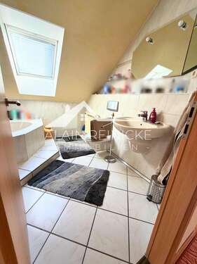 Bad mit Wanne & Dusche - 