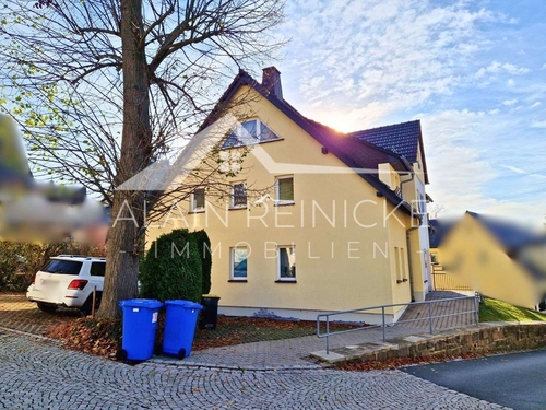 Seitenansicht mit Parkplätzen - 19 Zimmer Büro in Brand-Erbisdorf