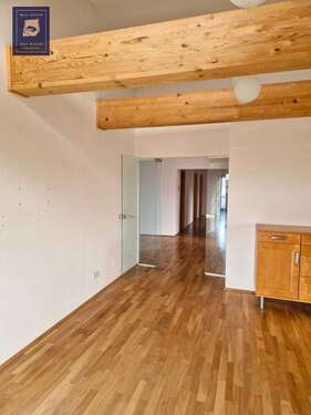 2.OG_Holzbalken und Parkett - 