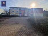 Zufahrt _ Stellplätze - Firmenkomplex mit Garage und Einliegerwohnung